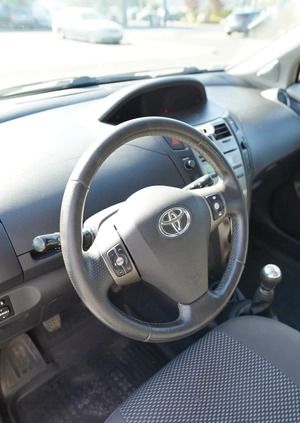 Toyota Yaris cena 18900 przebieg: 213438, rok produkcji 2011 z Toruń małe 172